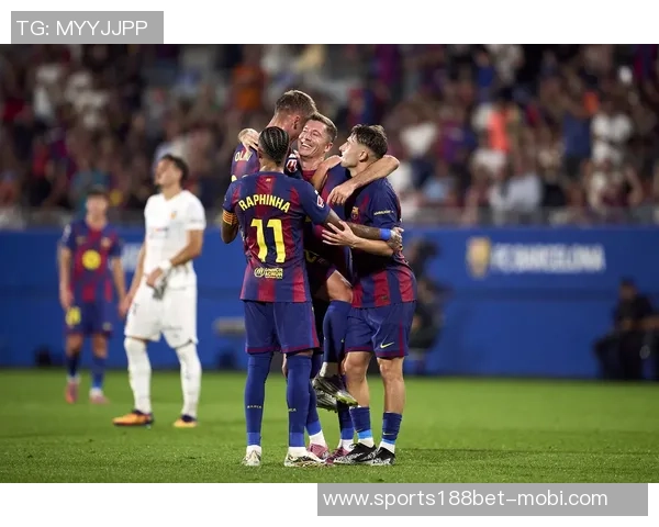 拉什福德在巴萨训练前意外离开甘伯体育城引发关注